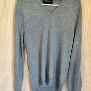 Elegant V-Neck Sweater in Light Blue